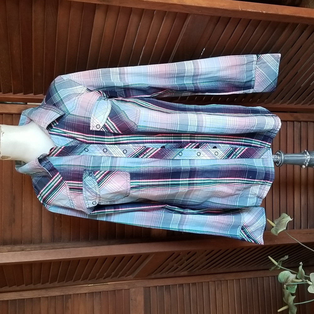 Mossimo long sleeve snap top
